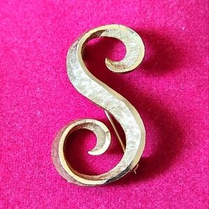 1960's Mamselle Mid Century Vintage Gold Tone Initial Letter S Brooch